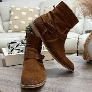 Steve Madden Brown Suede Buckle Boots